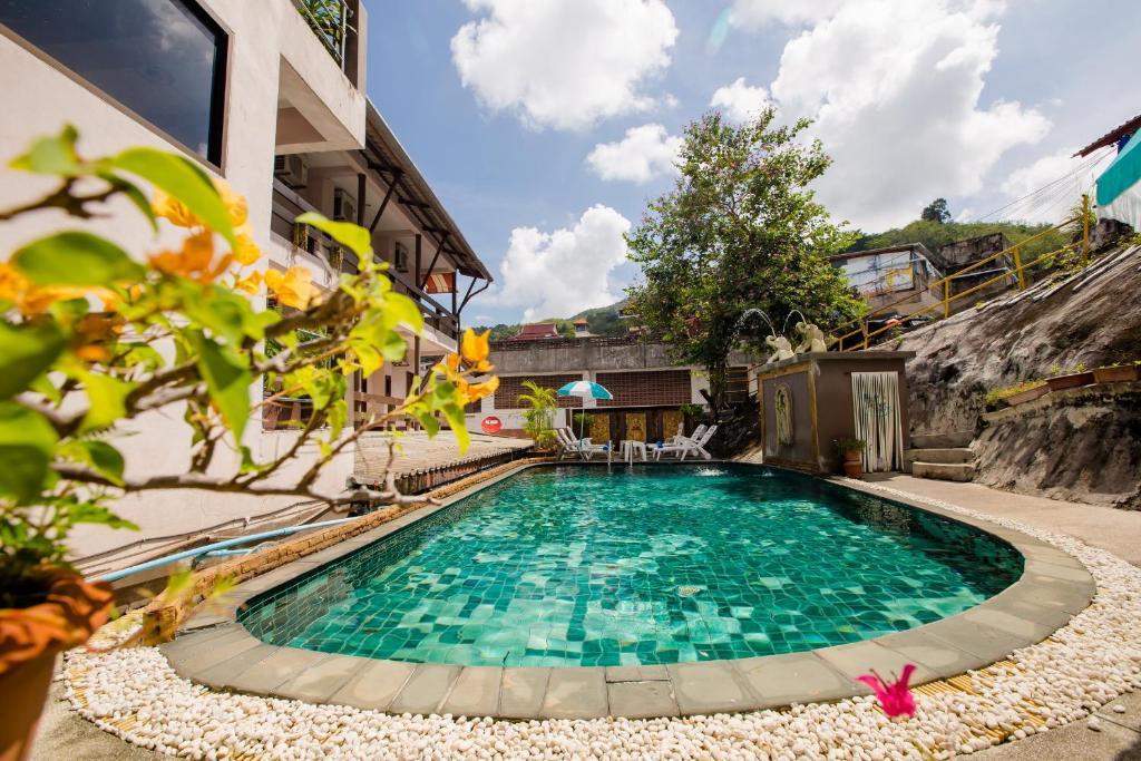 Baan Veerakit Hotel Patong Exterior photo