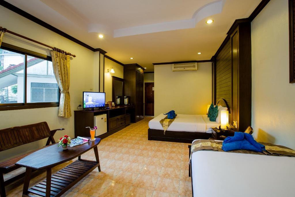 Baan Veerakit Hotel Patong Room photo