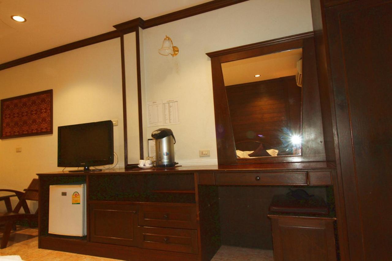 Baan Veerakit Hotel Patong Exterior photo