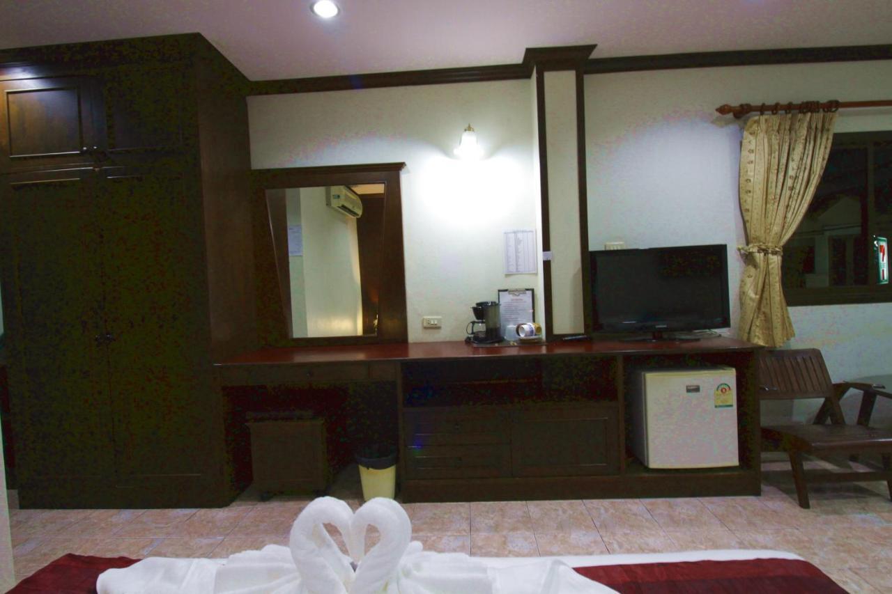 Baan Veerakit Hotel Patong Exterior photo